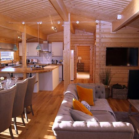 Cambridgeshire Lakes - Luxury Lodges In A Stunning Lake Location Gamlingay Exterior foto