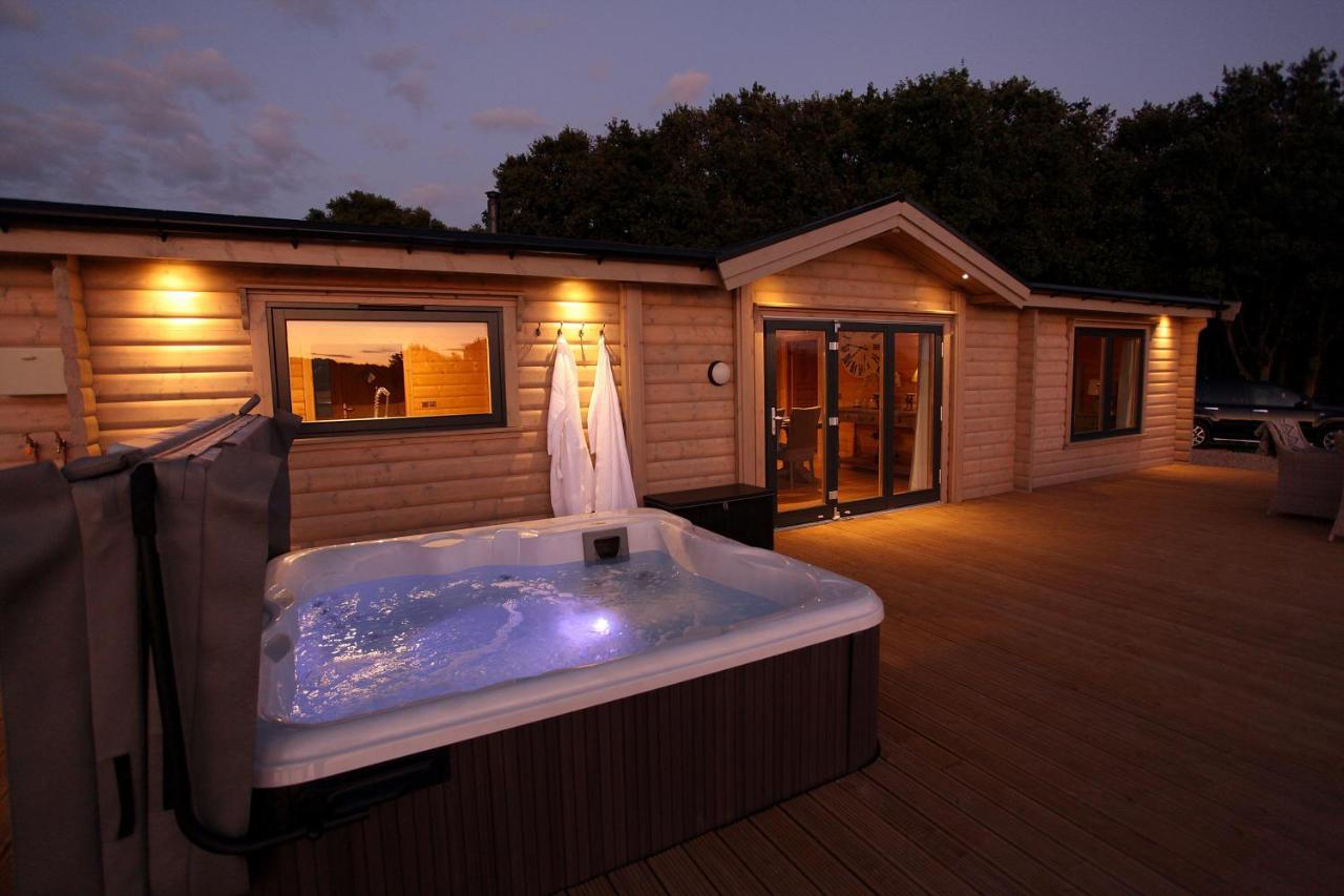 Cambridgeshire Lakes - Luxury Lodges In A Stunning Lake Location Gamlingay Exterior foto