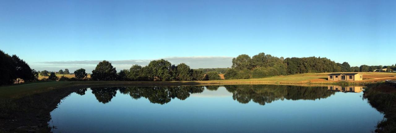 Cambridgeshire Lakes - Luxury Lodges In A Stunning Lake Location Gamlingay Exterior foto