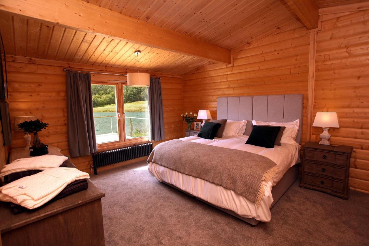Cambridgeshire Lakes - Luxury Lodges In A Stunning Lake Location Gamlingay Exterior foto